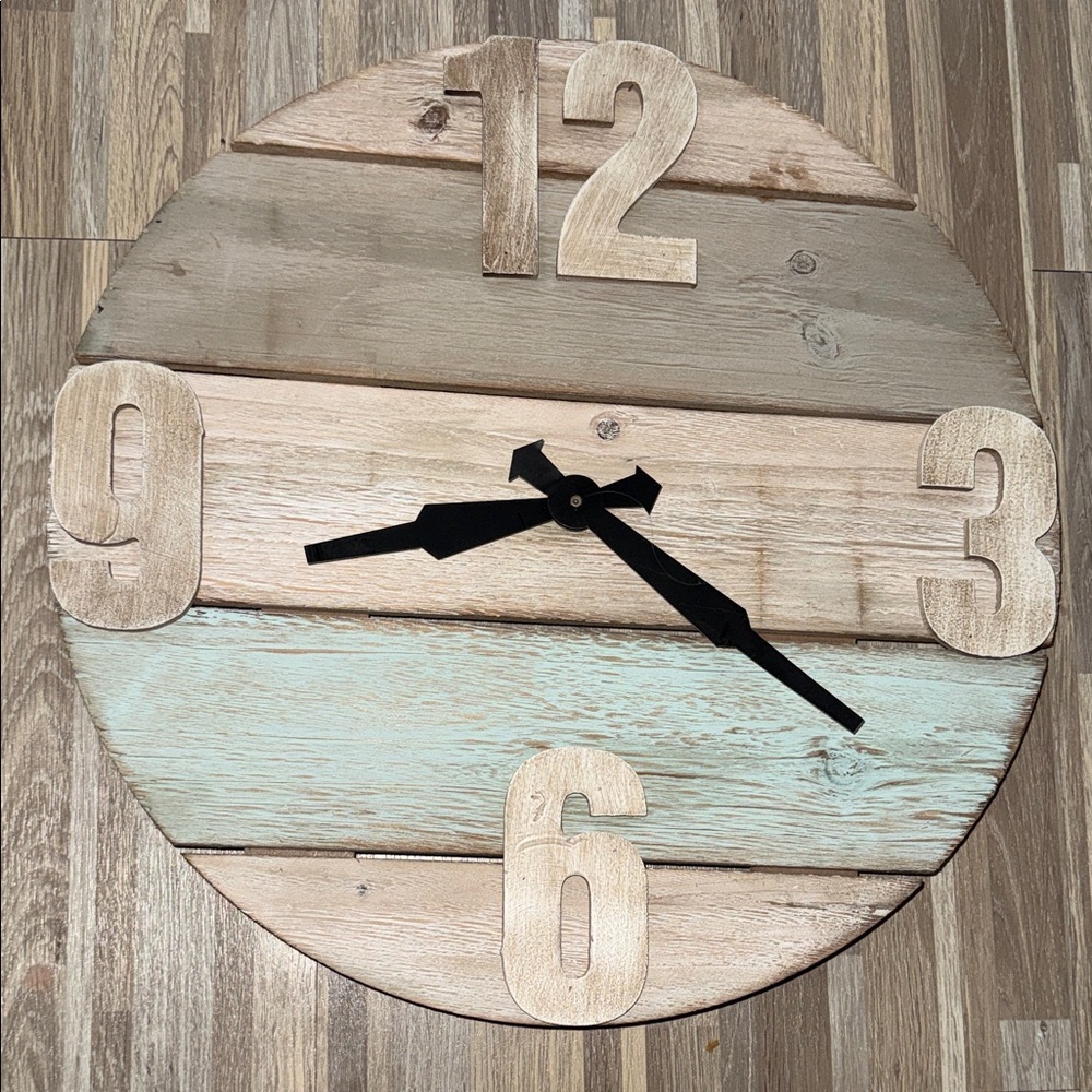 Reclaimed Wood Beach Clock: Sea Foam and white wash